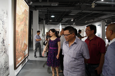 省文聯文藝創作研討會與會代表參觀“2014四川美術作品展”，探索藝術創作新趨勢